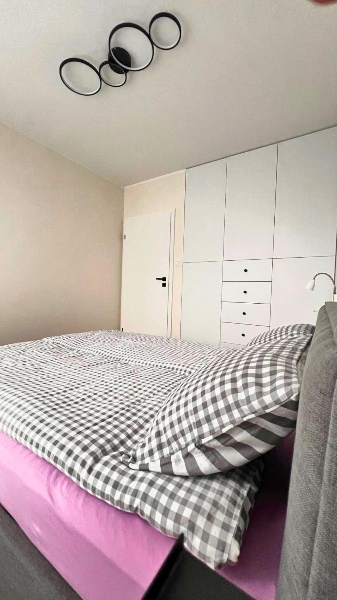 Apartament Purple Poznań Buitenkant foto